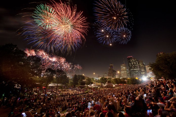 Fireworks-light-up-the-Downtown-Skyline-during-Southwest-Airlines-Freedo...